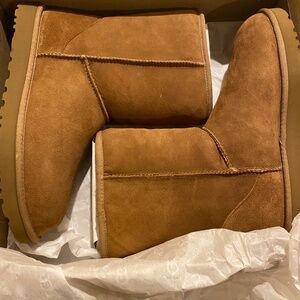 UGG Australia Classic Short II Size 11 US Women's Winter Boots - Chestnut